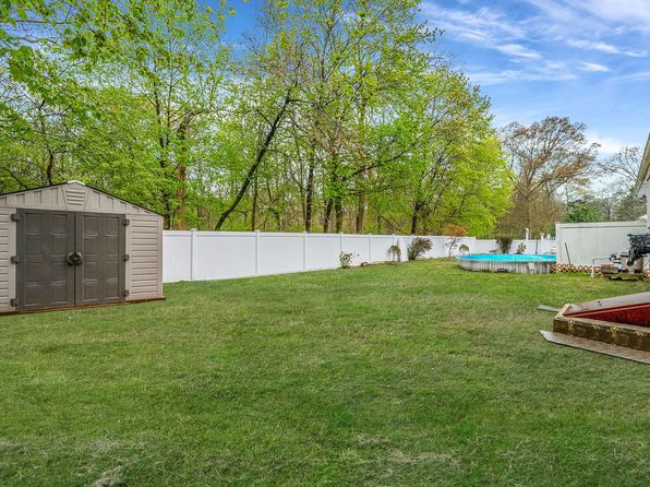 8 Landsberger Street, Yaphank, NY 11980