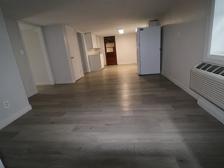 1672 Houston Ave — Photo 4
