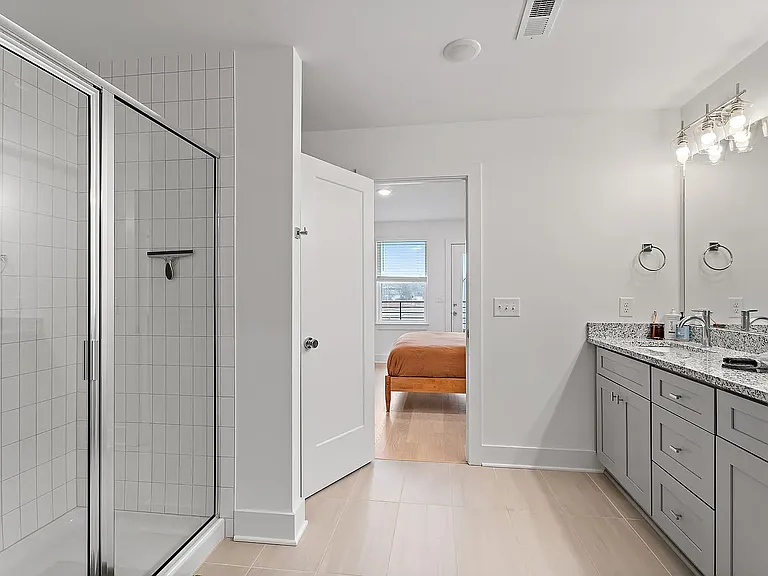 550 Markham St #4 — Photo 12
