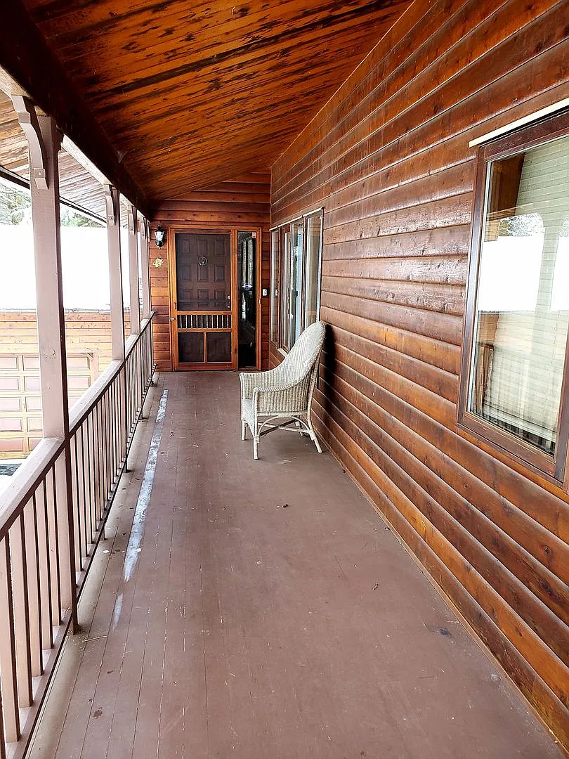 Gorgeous River Front Cabin in the Woods Fully Furnished! — Photo 3