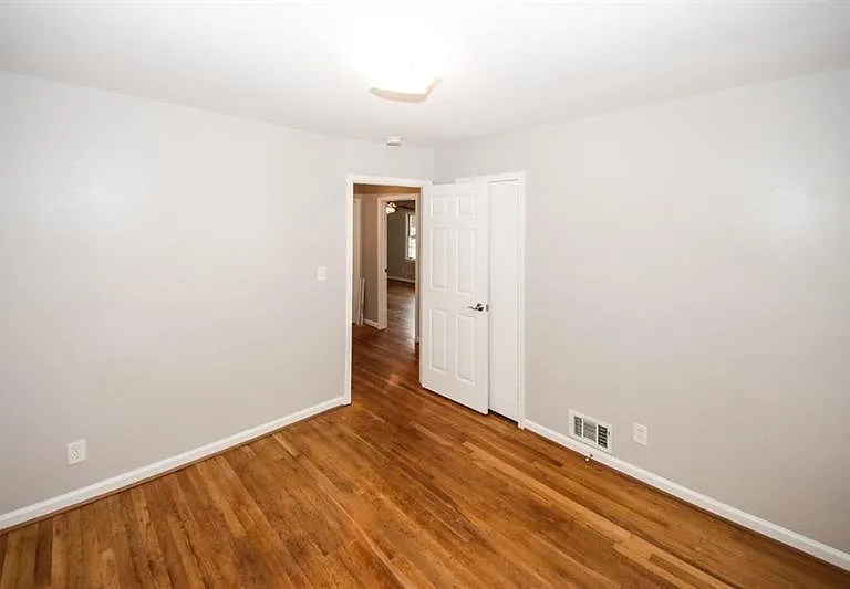 5075 Winters Chapel Rd — Photo 32