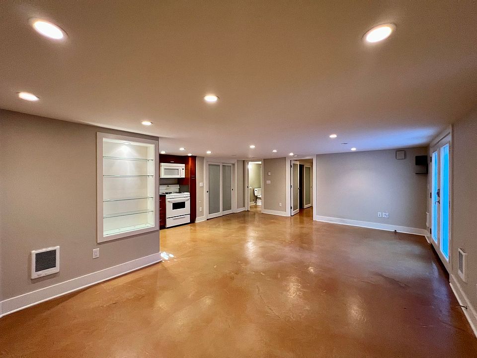 1st image of 3255 SE Madison St #B