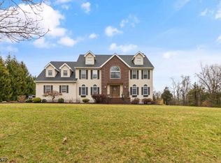 4 Covenhoven Rd, Lebanon, NJ 08833