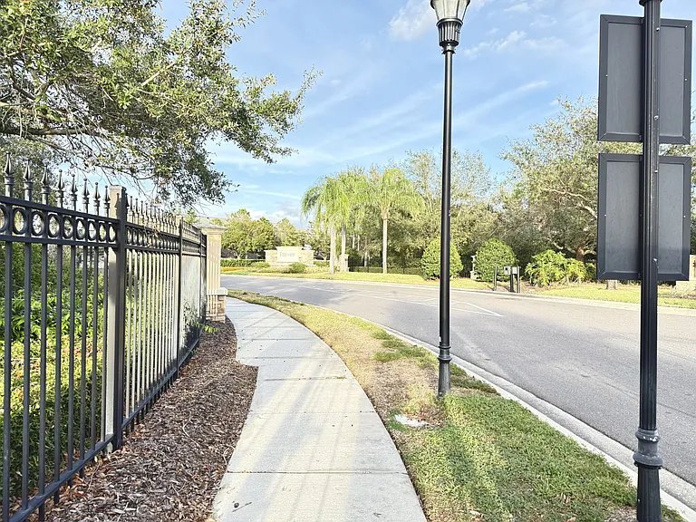 2525 Oleander Lakes Dr — Photo 17