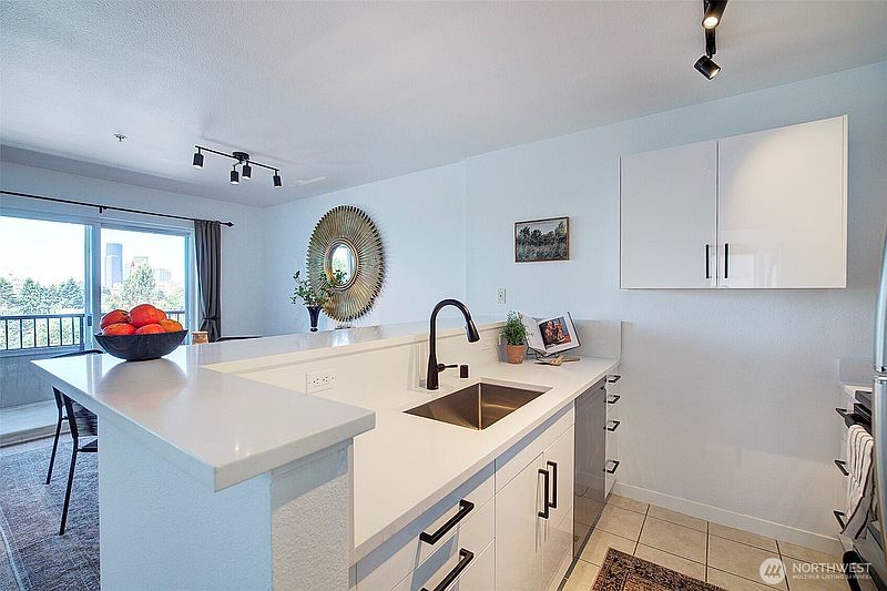 5th image of 303 23rd Avenue S #506