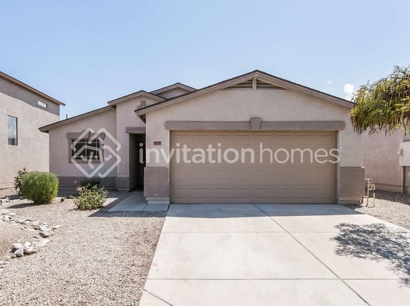 1715 E Desert Moon Trl