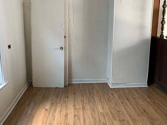 4th image of 3312 Bank St