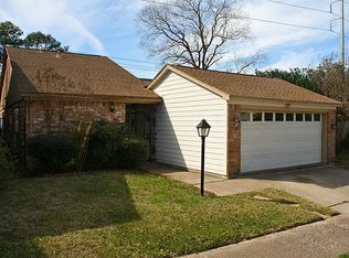 5447 Oakhaven Ln, Houston, TX 77091