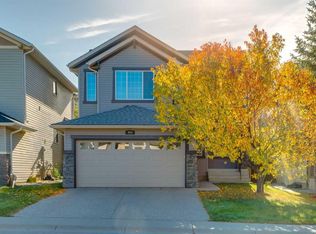 424 Hidden Creek Blvd NW, Calgary, AB T3K 6J1