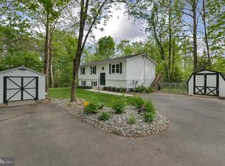 8290 Saint Marys Ln, Manassas, VA 20111