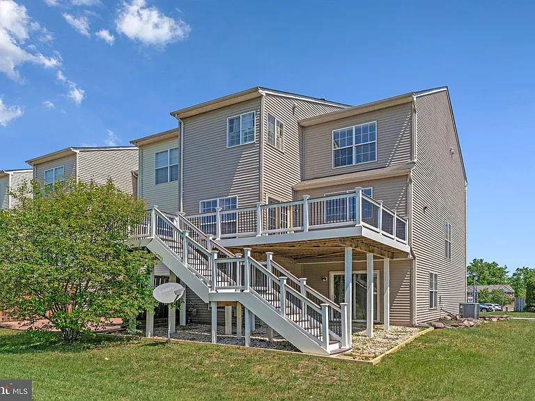 22247 Waterberry Ter — Photo 32