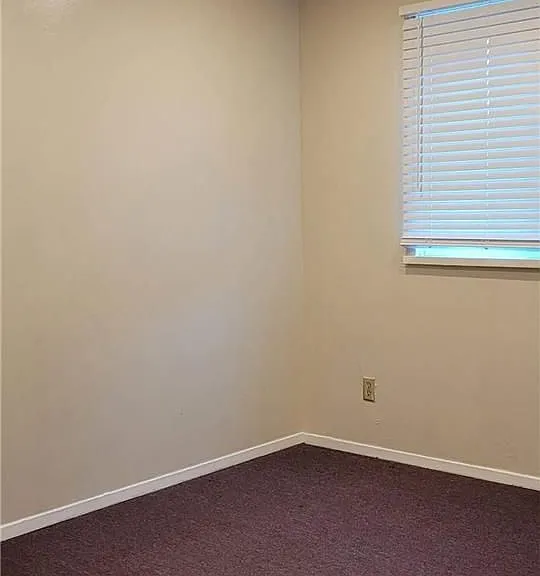 855 Ellesmere Rd #MAIN LOWER — Photo 3