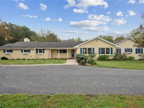 2 Deerfield Ln, Indiana, PA 15701