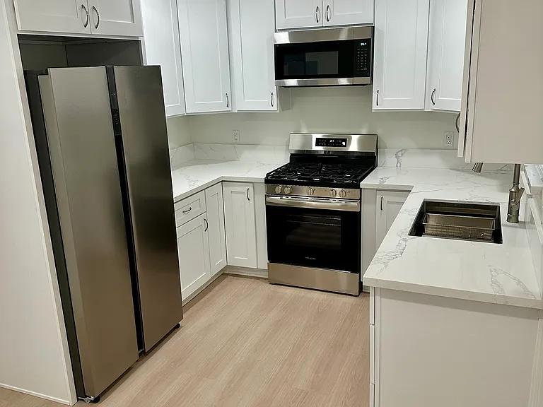435 Branch St — Photo 2