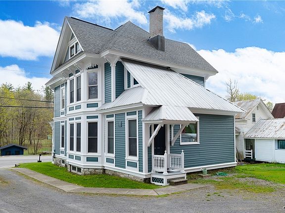 4th image of 429 Main St