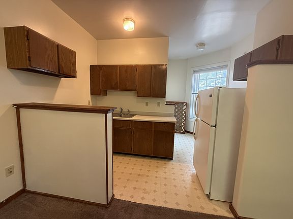 2nd image of 709 E 1st St APT 6