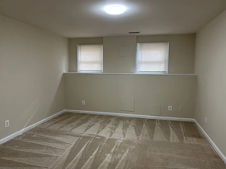9425 Spruce Tree Cir — Photo 32
