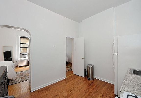4th image of 400 W 47th St APT 2A