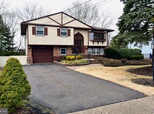 701 Pomona Rd, Cinnaminson, NJ 08077