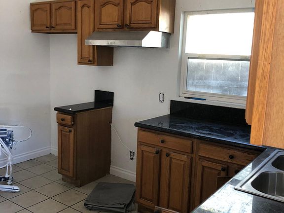 3rd image of 6742 Pickering Ave #A