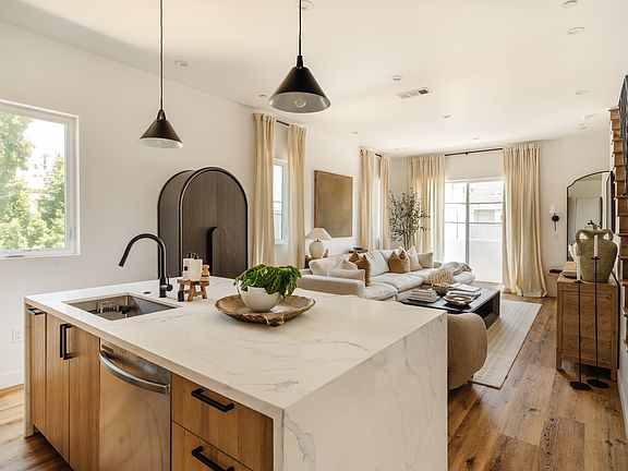 4th image of 4460 Maplewood Ave #D