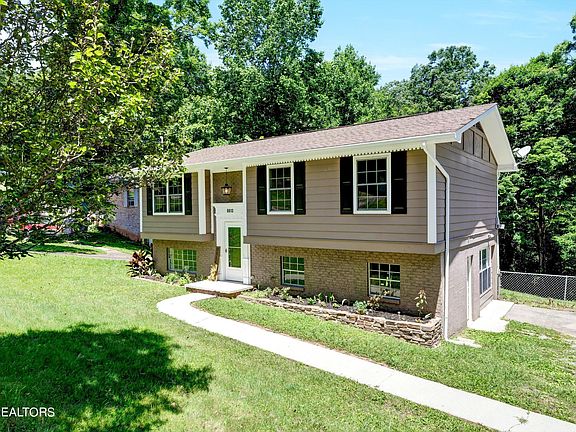 2nd image of 6613 NW Ellesmere Dr
