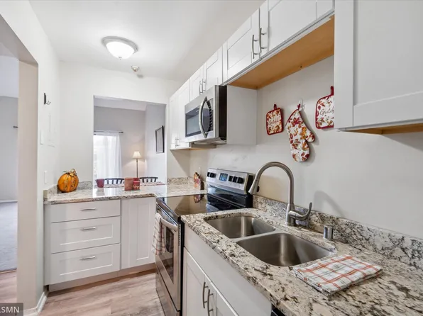 4120 Parklawn Ave APT 330, Edina, MN 55435