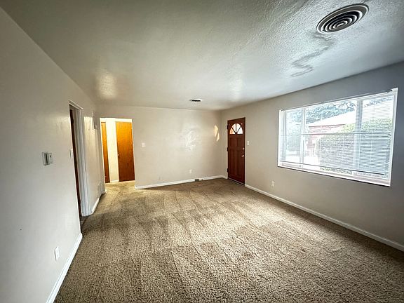3rd image of 1318-24 E Buena Ventura St #1324