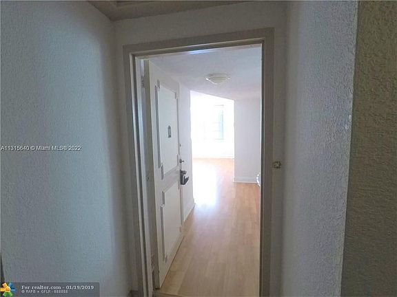 5th image of 2780 NE 183rd St APT 404