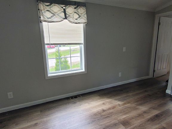 4th image of 4 Hemlock Rd #6