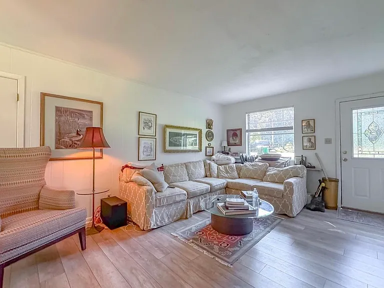 2034 Harriet Dr — Photo 4