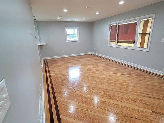 5th image of 138 Iroquois St