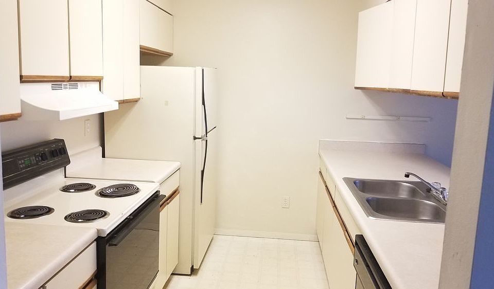 2nd image of 812 W Cedar Ct APT 1