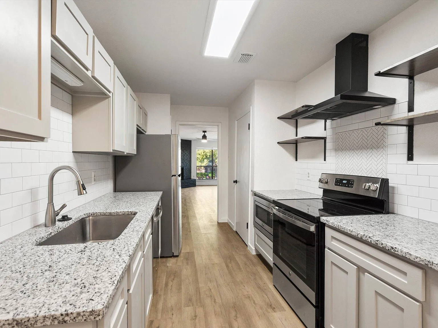 3 bed, 1565 sqft, $1,800 — Photo 1