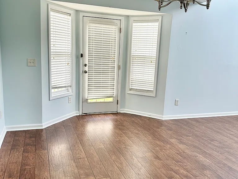 4512 Farm Lake Dr — Photo 8