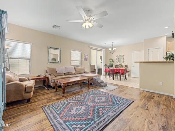 1385 S JOSHUA TREE Lane, Gilbert, AZ 85296
