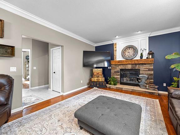 5th image of 9267 Victoria Ln