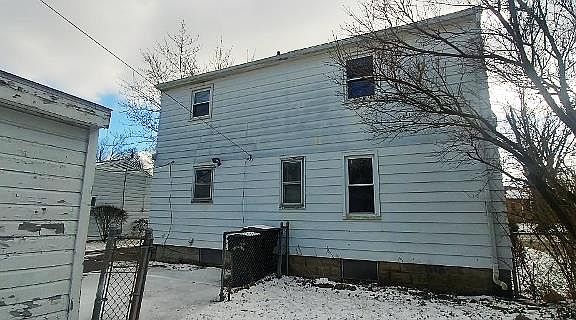 2nd image of 152 Caroline St