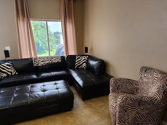 5th image of 524 Black Lion Dr NE