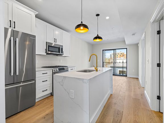 4th image of 55 Woodward St #7-8