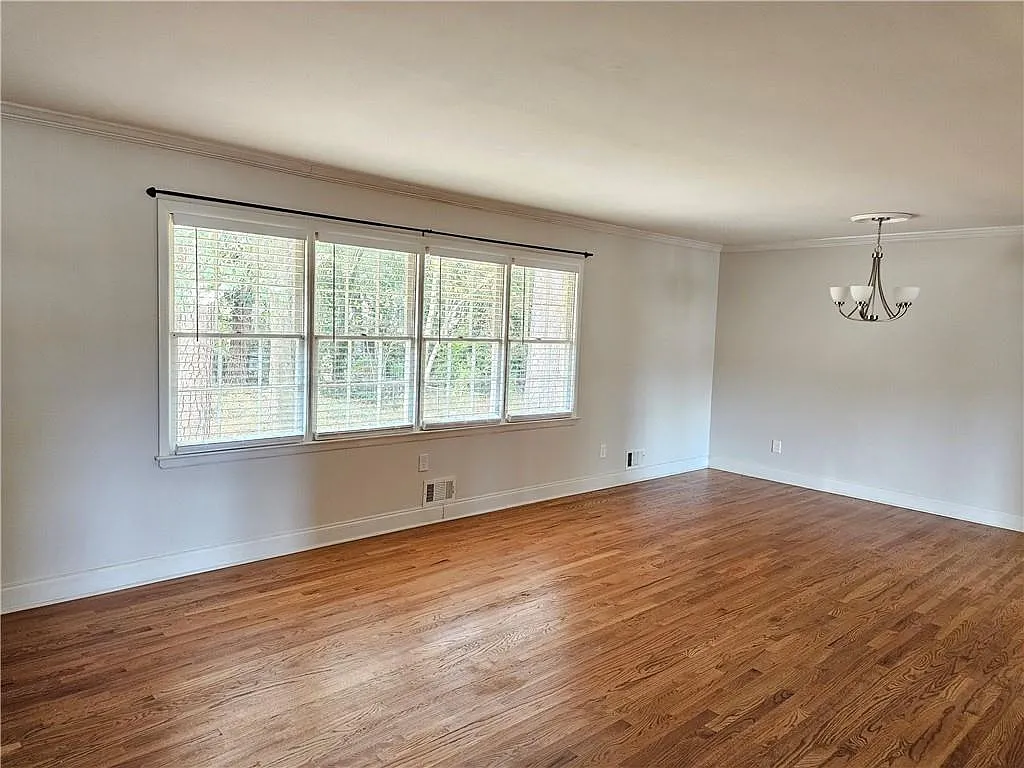 4 bed, 2.5 bath, 2119 sqft, $2,850 — Photo 3
