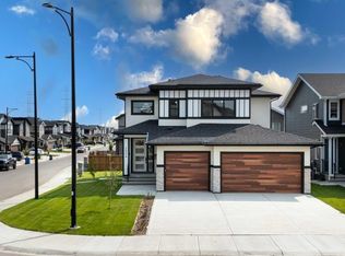 1004 Waterford Dr, Chestermere, AB T1X2T7
