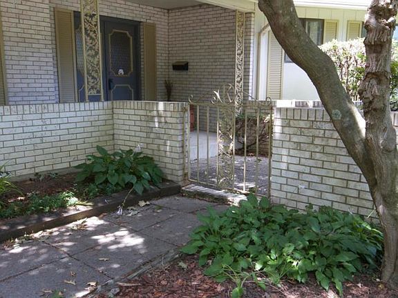 5th image of 406 Village Dr