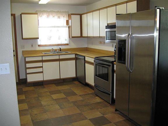 4th image of 512 S Scott Ave
