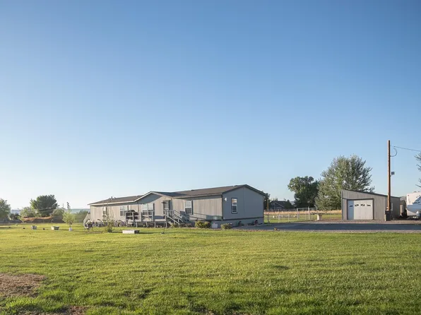 698 Road 8, Powell, WY 82435