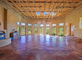 66 Camino Dimitrio, Santa Fe, NM 87508