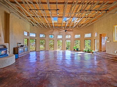 66 Camino Dimitrio, Santa Fe, NM, 87508