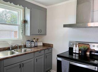 110 Leach St, Greer, SC 29651