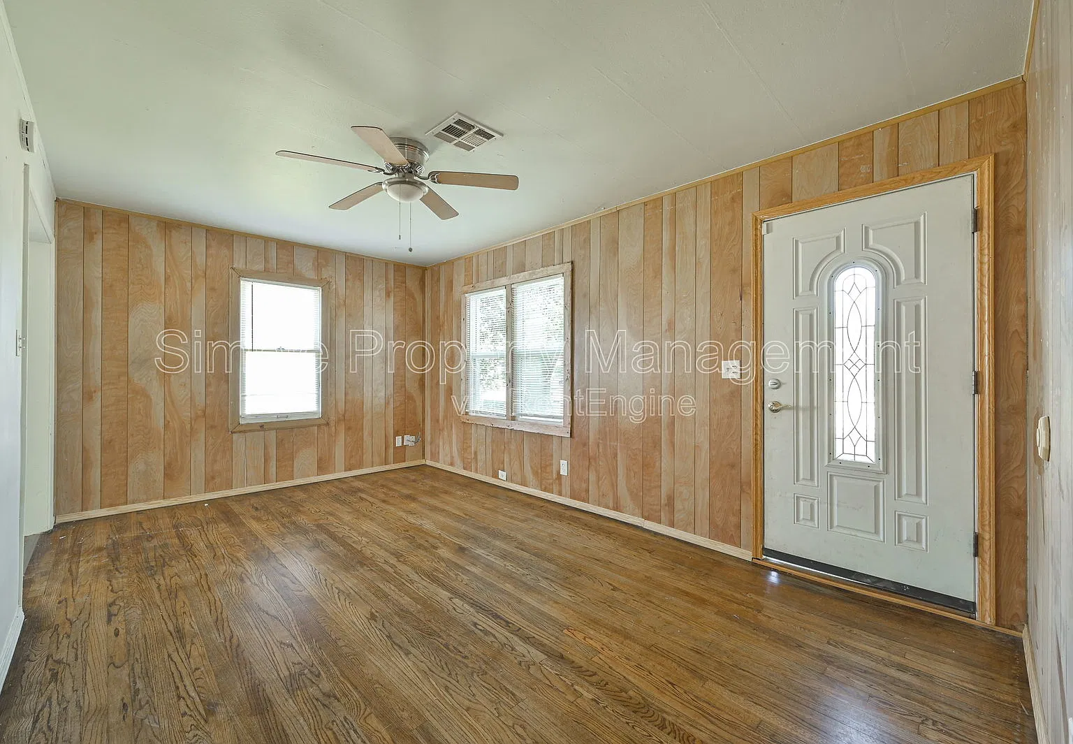 3 bed, 1.0 bath, 1136 sqft, $1,050 — Photo 4