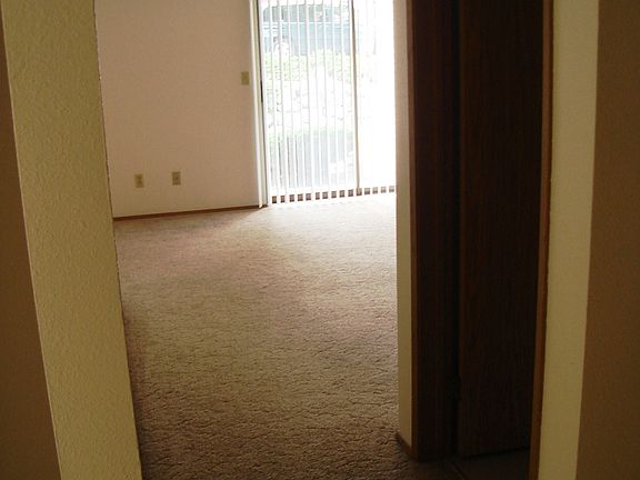 4th image of 601 SE 8th Ave APT B102